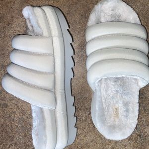 UGG SLIPPERS